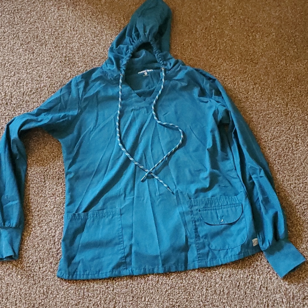 Medium turquoise scrubs